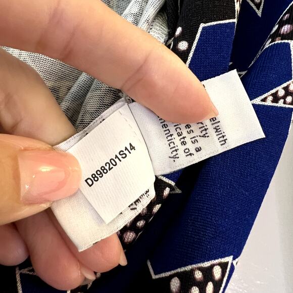 DVF Diane von Furstenberg Irina Silk Wrap Dress Blue Star Print size 8 - Picture 7 of 10